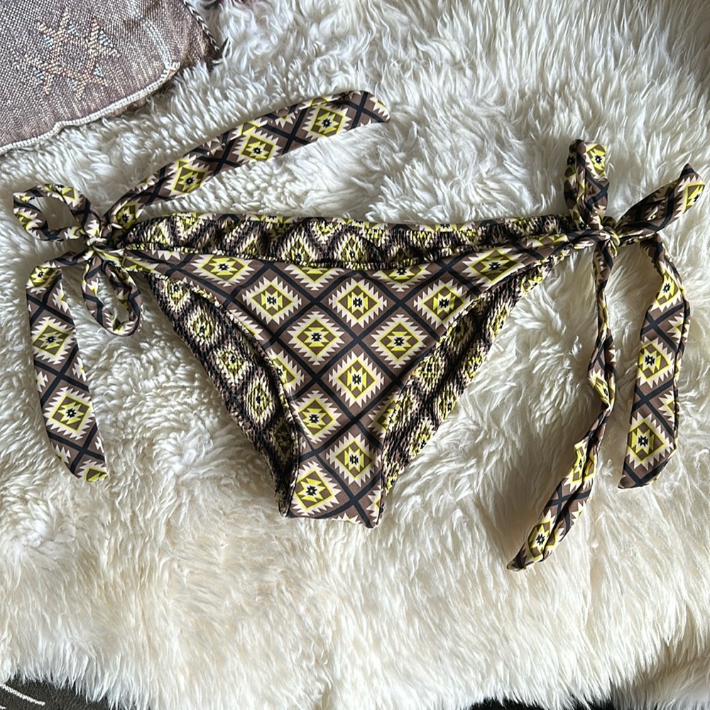 XL bikini bottom w long thick side ties. Neon green, brown & black. Boho vibes